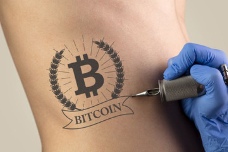 Bitcoin dövmesine yüzde 222 oranında talep! Siz olsanız yaptırır mısınız?